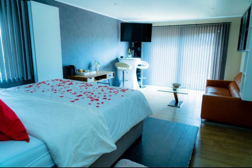 Bed and Breakfast Luxury House Remersdaal Exterior foto
