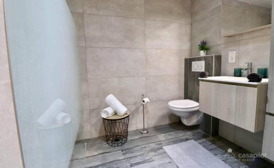 Bed and Breakfast Luxury House Remersdaal Exterior foto